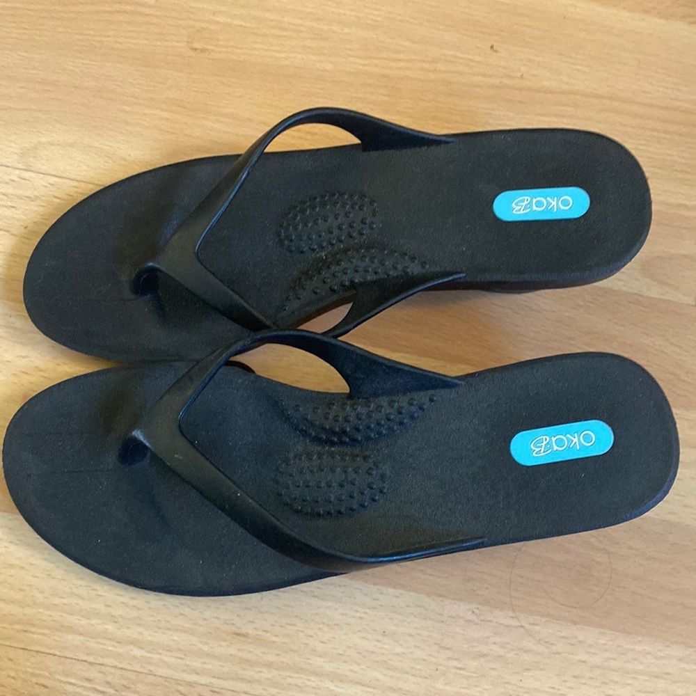 Heel flip flops